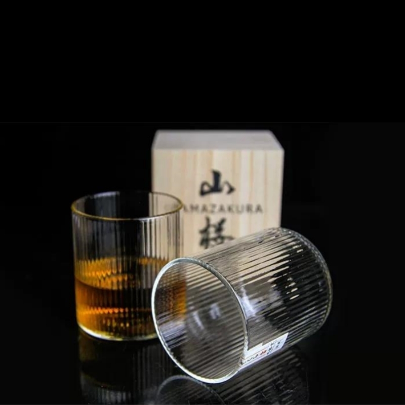 Japans design, gegolfd, steell - Wine Vodka Beer recensie en prijs