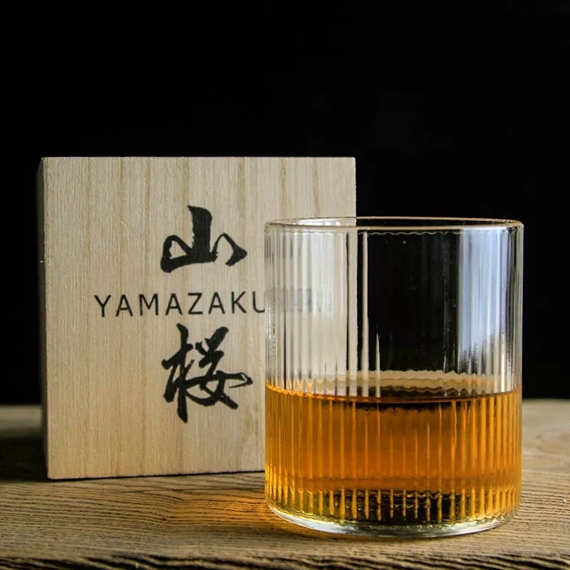 Japans design, gegolfd, steell - Wine Vodka Beer recensie en prijs