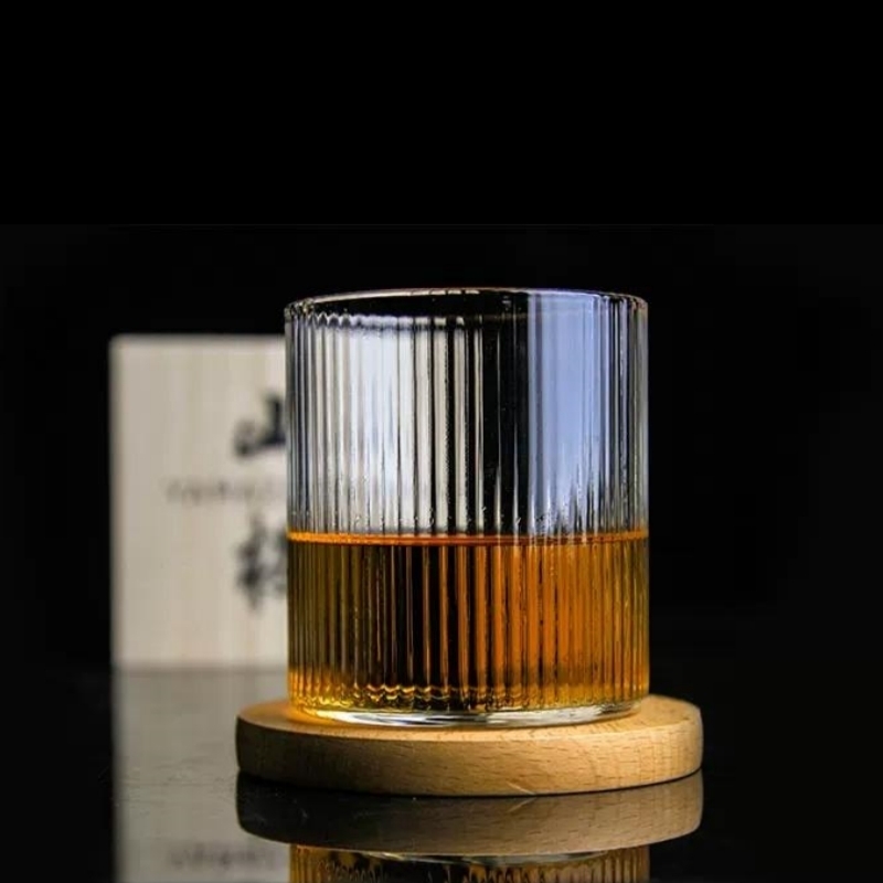 Japans design, gegolfd, steell - Wine Vodka Beer recensie en prijs
